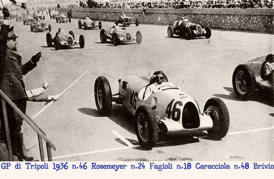 Il GP di Tripoli sta per partire le Auto Union, le Mercedes, le Ala Romeo sono pronte agli orini del Generale Balbo